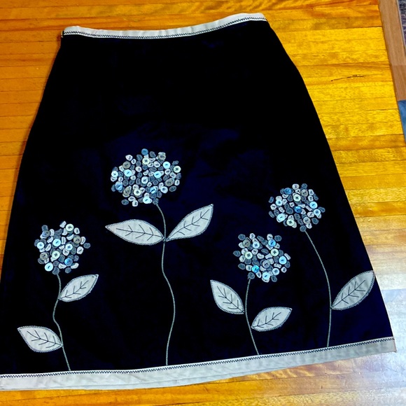 GORGEOUS Boden black cotton skirt sz 4 US (8UK) with beautiful floral details - Picture 2 of 7